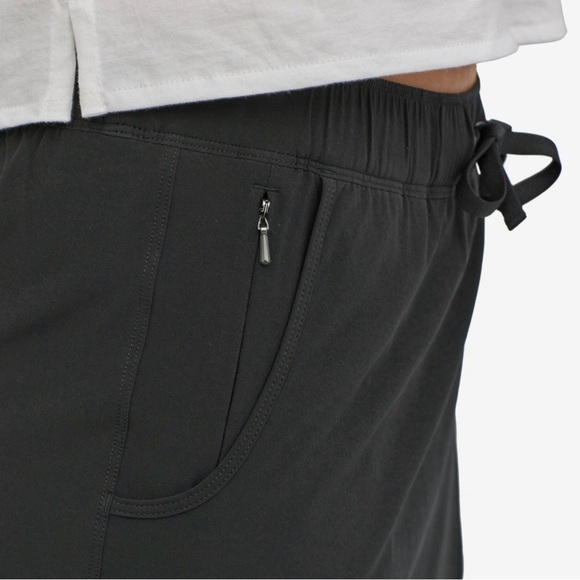 Patagonia Women’s Fleetwith Skort Size Large - Picture 4 of 16